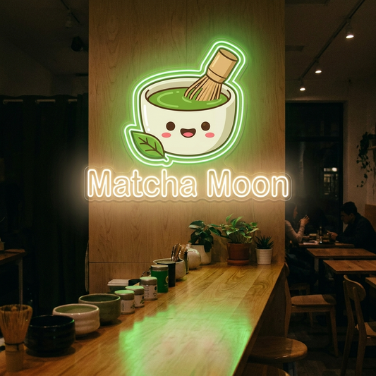 UV-bedrucktes LED-Neon-Logo „Matcha Moon“ im Matcha-Café – Neon Atelier