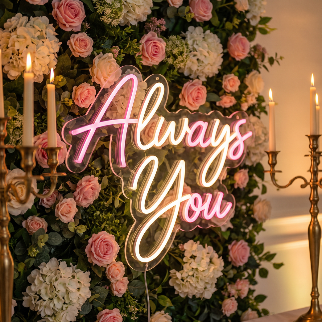 LED-Neonschild „Always You“ vor einer Blumenwand bei der Hochzeit – Neon Atelier